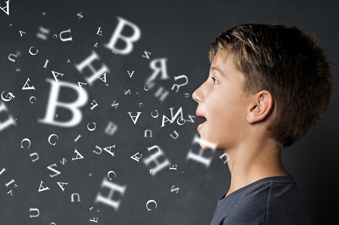 Bild mit einem Jungen und Text: Symbolbil für Logopädie